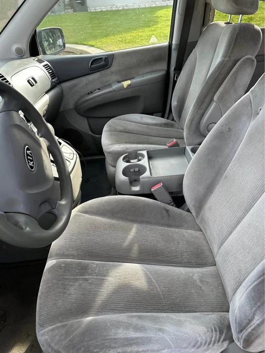 2008 Kia Carnival - Image 6 of 11