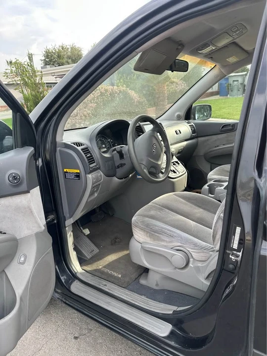 2008 Kia Carnival - Image 3 of 11