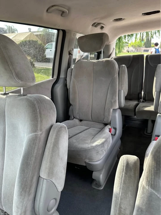 2008 Kia Carnival - Image 4 of 11