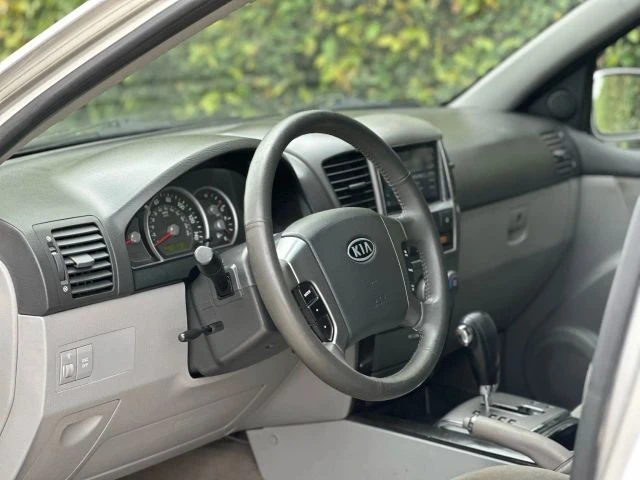 2008 Kia Sorento - Image 11 of 19