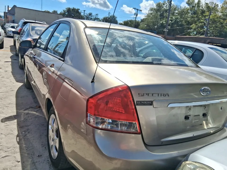 2008 Kia Spectra - Image 6 of 11