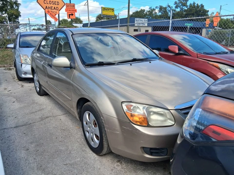 2008 Kia Spectra - Image 10 of 11