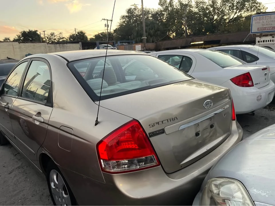 2008 Kia Spectra - Image 2 of 15
