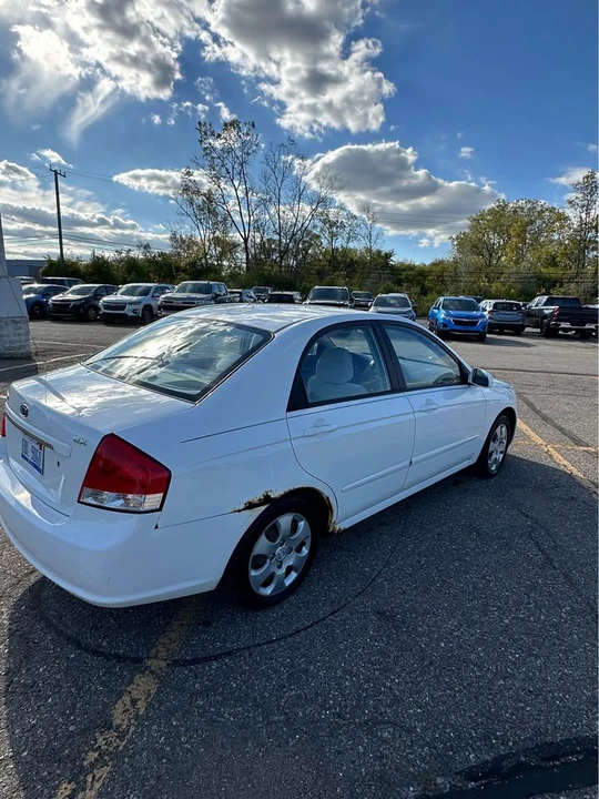2008 Kia Spectra - Image 2 of 11