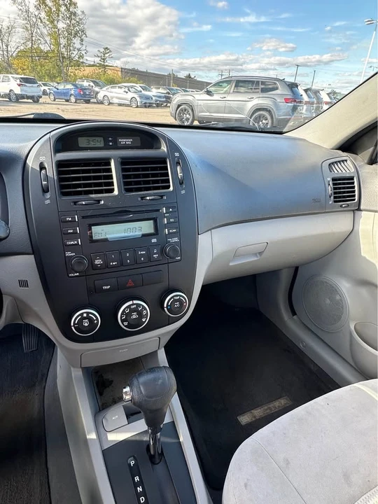 2008 Kia Spectra - Image 9 of 11