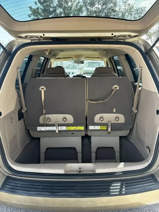 2008 Kia Carnival - Image 8 of 18