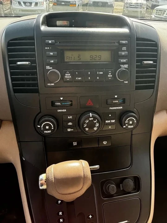 2008 Kia Carnival - Image 16 of 18