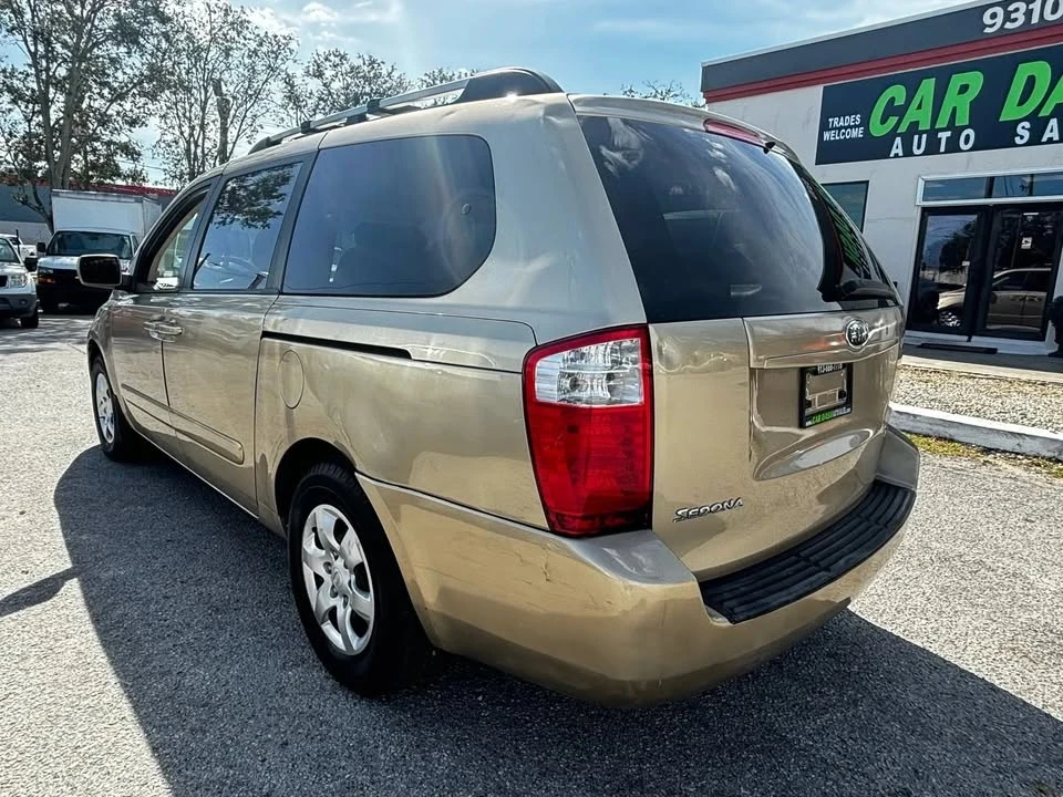 2008 Kia Carnival - Image 9 of 18