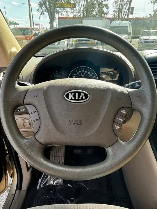 2008 Kia Carnival - Image 15 of 18