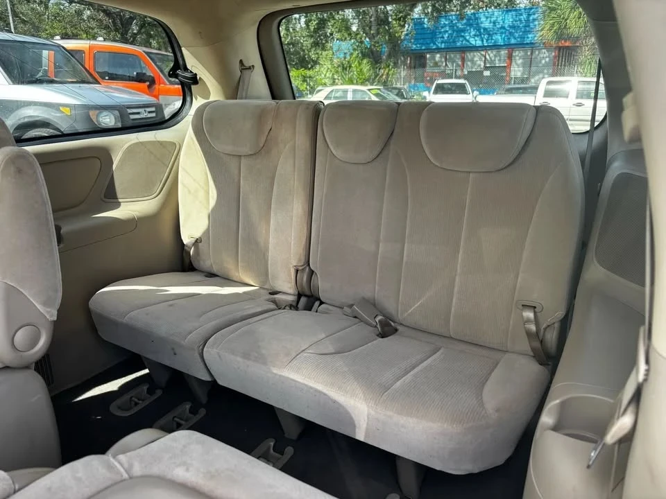 2008 Kia Carnival - Image 13 of 18