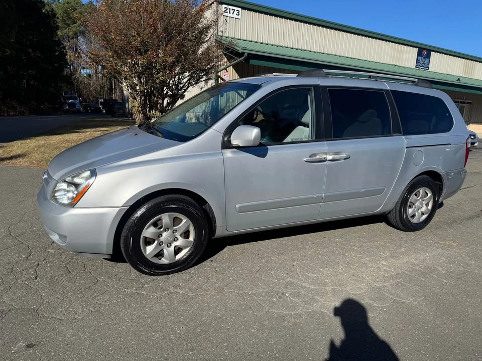 2008 Kia Carnival - Image 5 of 13