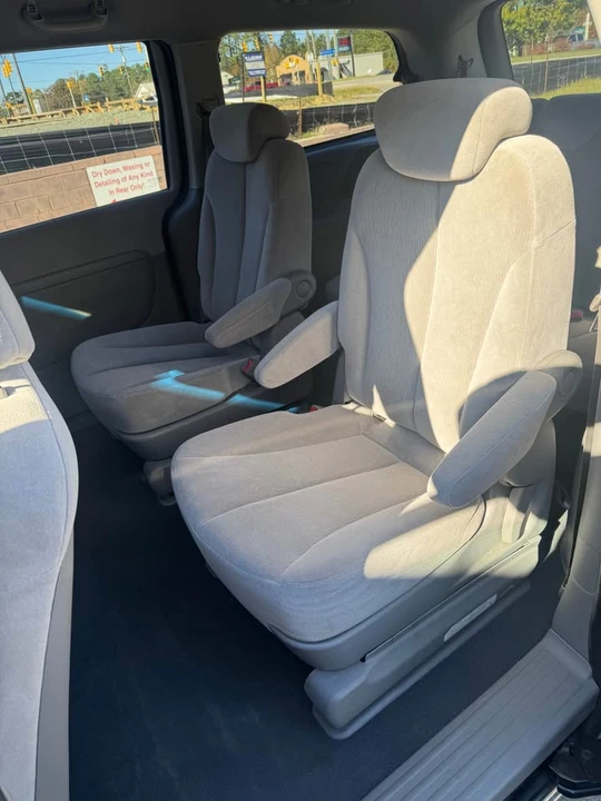 2008 Kia Carnival - Image 12 of 13