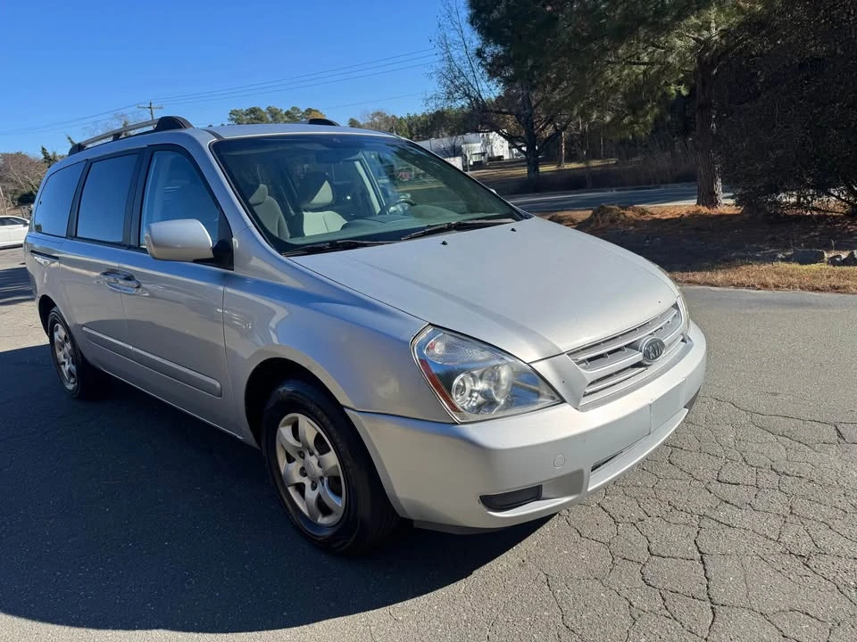 2008 Kia Carnival - Image 8 of 13