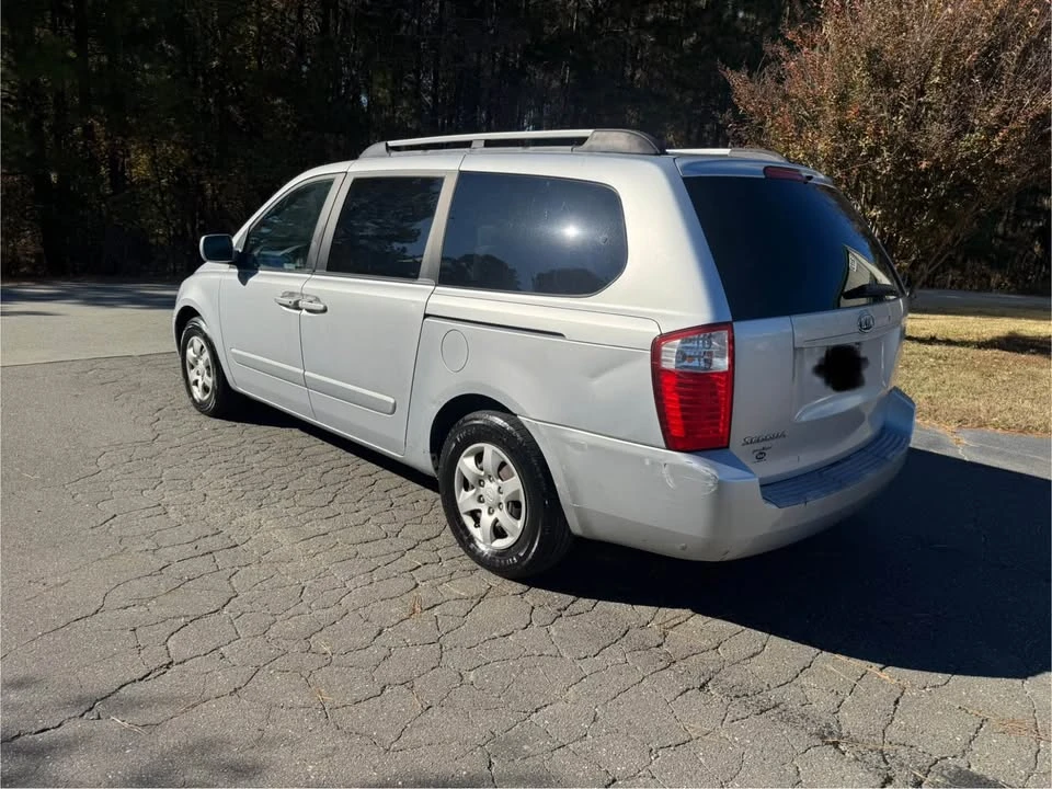 2008 Kia Carnival - Image 10 of 13