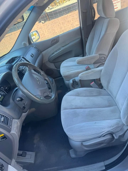 2008 Kia Carnival - Image 11 of 13