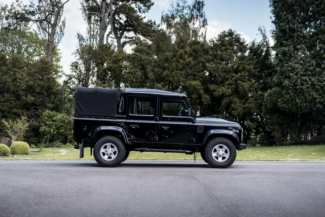 2008 Land Rover Defender 110 - Image 13 of 31