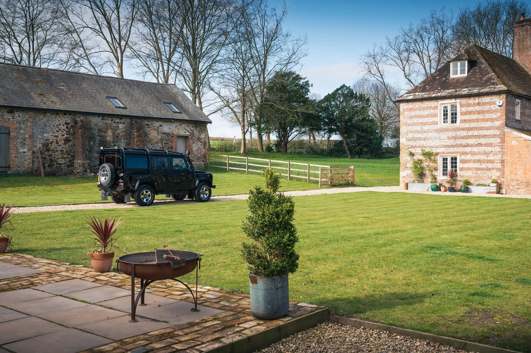 2008 Land Rover Defender 110 - Image 15 of 31