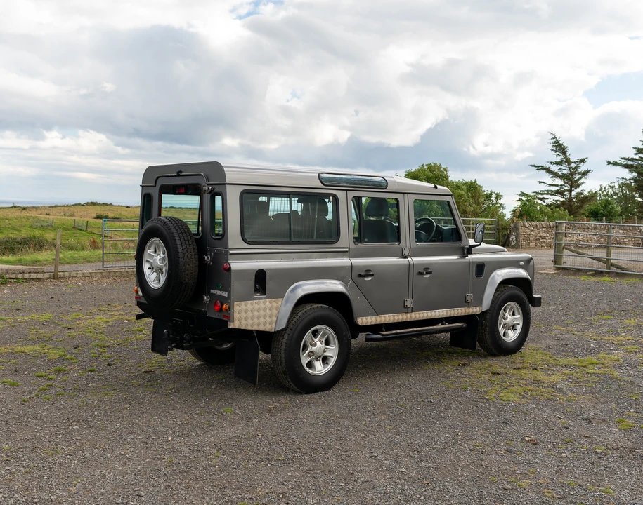 2008 Land Rover Defender 110 - Image 6 of 31