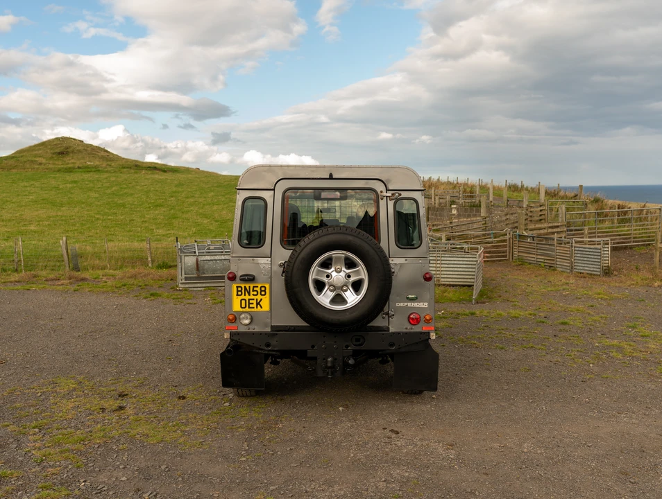 2008 Land Rover Defender 110 - Image 13 of 31