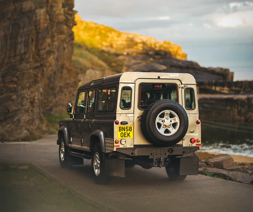 2008 Land Rover Defender 110 - Image 14 of 31