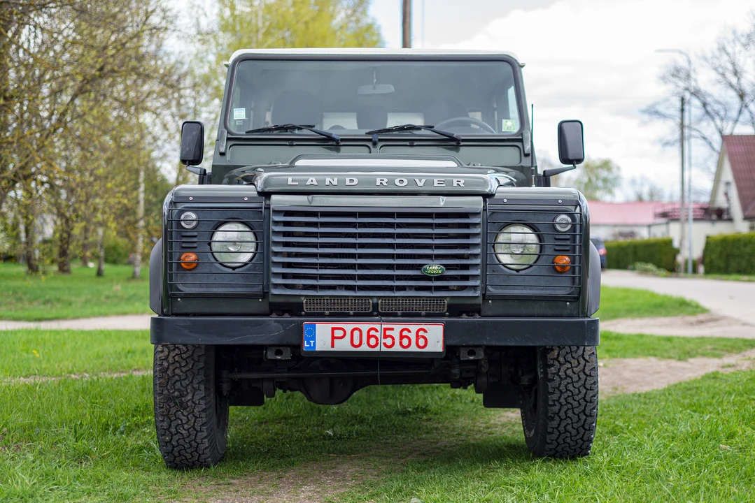2008 Land Rover Defender 130 - Image 3 of 31