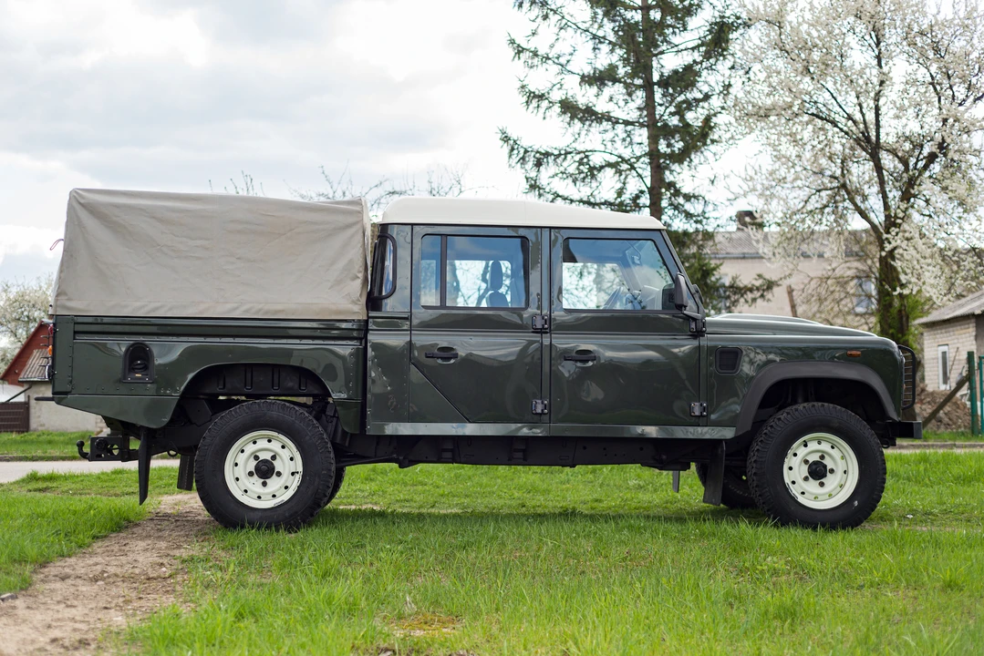 2008 Land Rover Defender 130 - Image 5 of 31