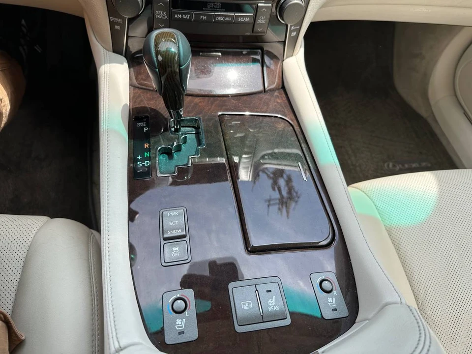 2008 Lexus LS 4th Gen - Image 11 of 24