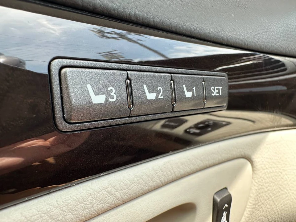 2008 Lexus LS 4th Gen - Image 17 of 24