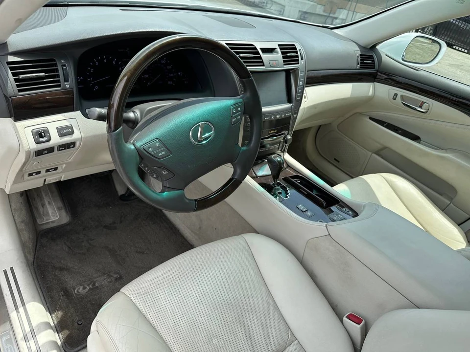 2008 Lexus LS 4th Gen - Image 7 of 24