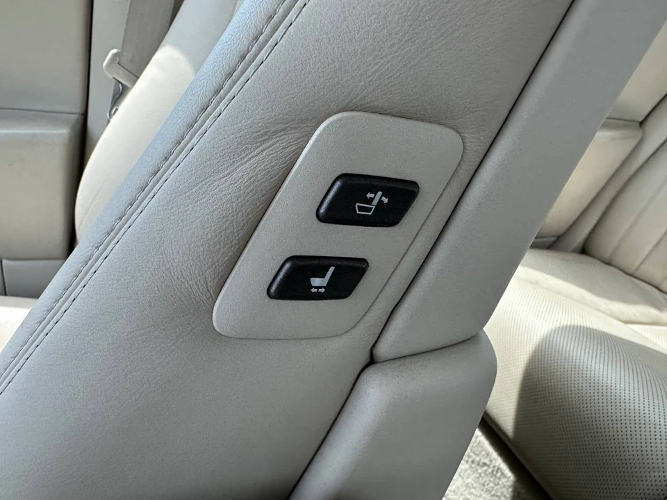 2008 Lexus LS 4th Gen - Image 18 of 24