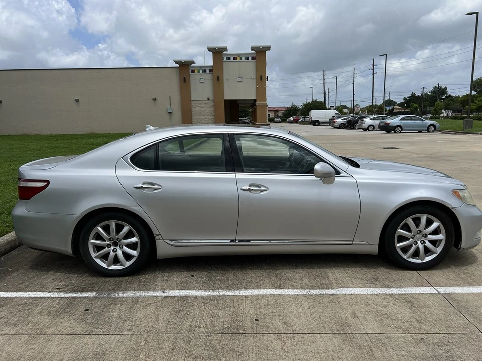 2008 Lexus LS 4th Gen - Image 14 of 24
