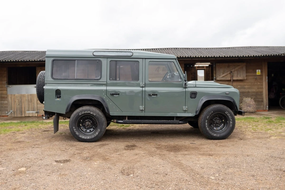 2008 Land Rover Defender 110 - Image 11 of 30
