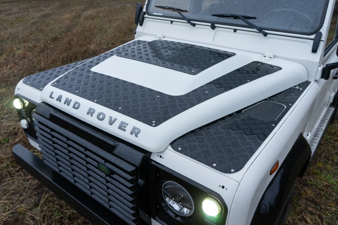 2008 Land Rover Defender 110 - Image 17 of 31