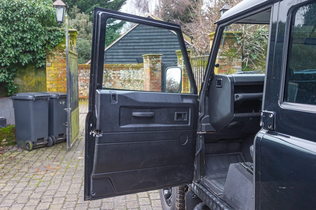 2008 Land Rover Defender 110 - Image 25 of 30
