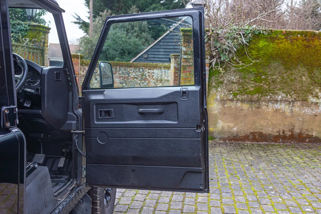 2008 Land Rover Defender 110 - Image 23 of 30