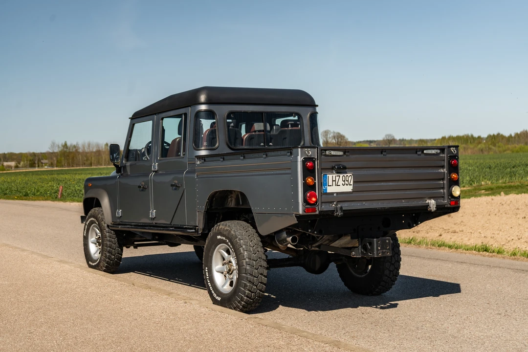 2008 Land Rover Defender 130 - Image 5 of 31