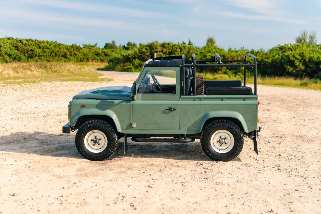 2008 Land Rover Defender 90 - Image 11 of 31