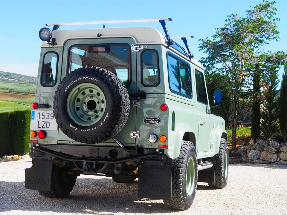 2008 Land Rover Defender 90 - Image 17 of 30