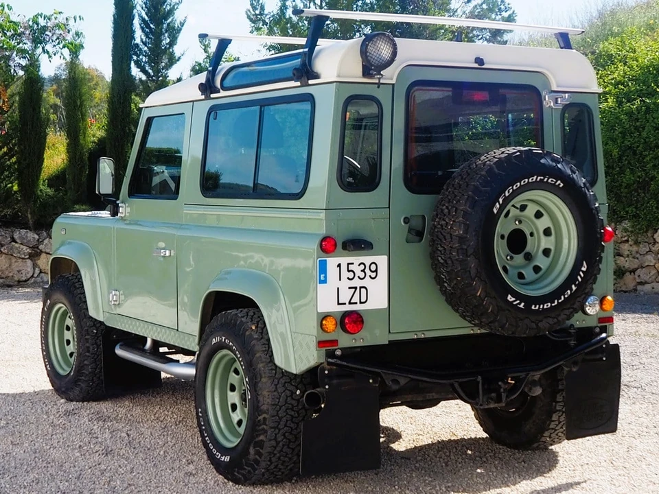 2008 Land Rover Defender 90 - Image 3 of 30