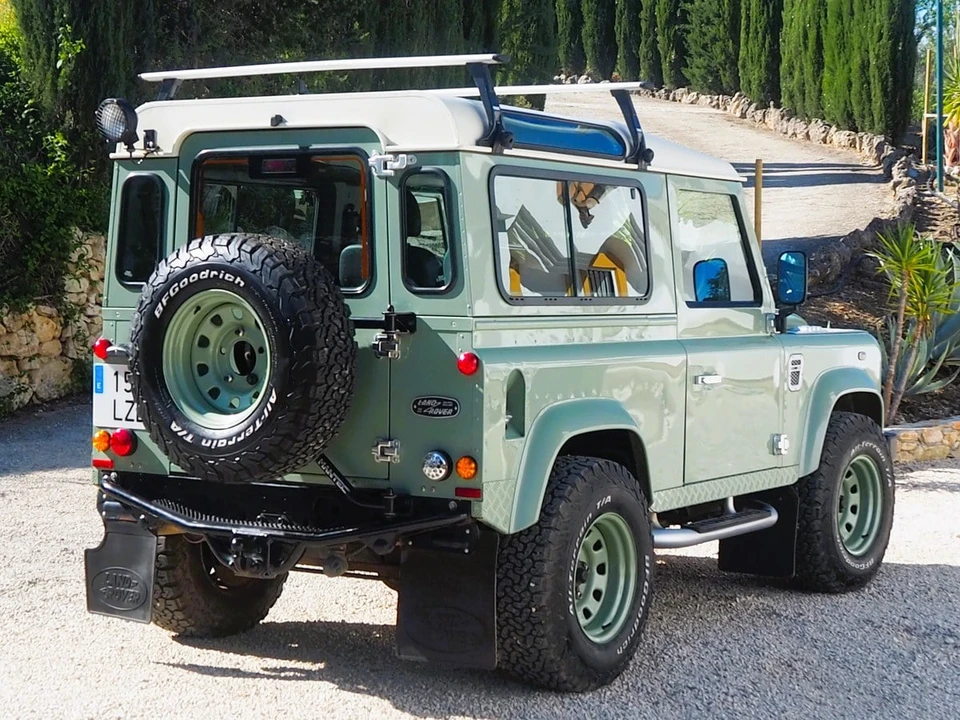 2008 Land Rover Defender 90 - Image 16 of 30