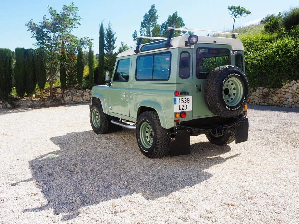 2008 Land Rover Defender 90 - Image 5 of 30