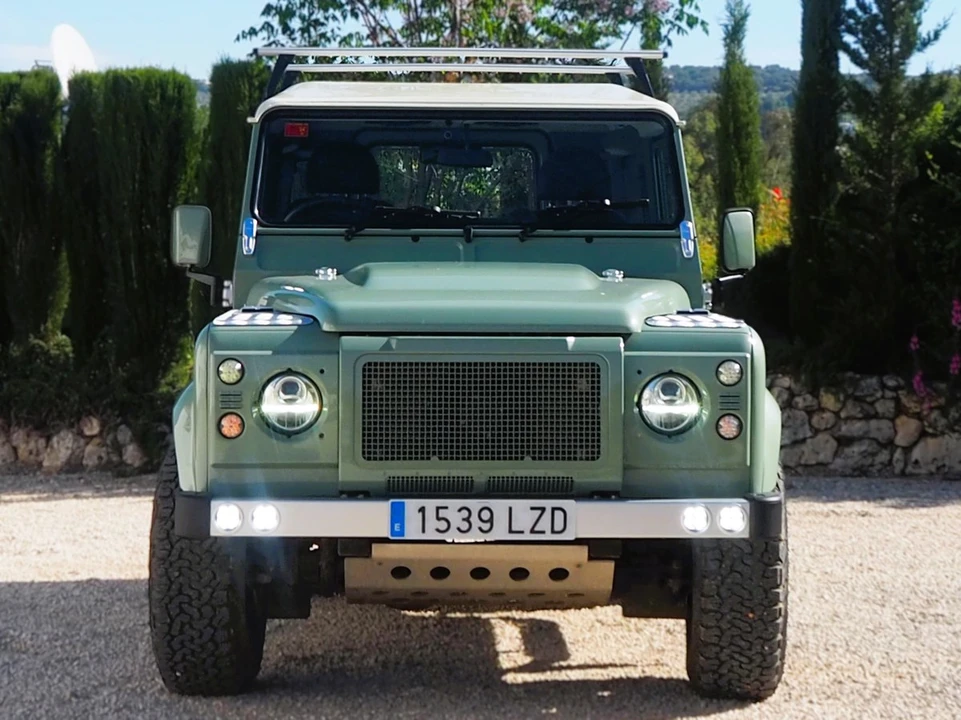 2008 Land Rover Defender 90 - Image 11 of 30