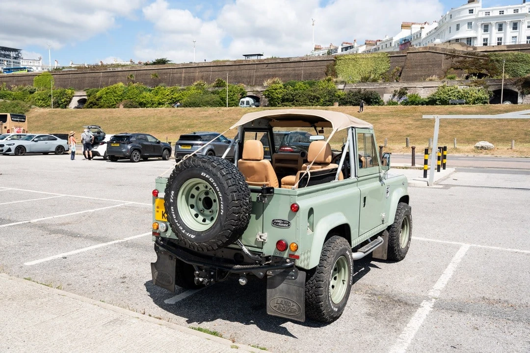 2008 Land Rover Defender 90 - Image 17 of 30
