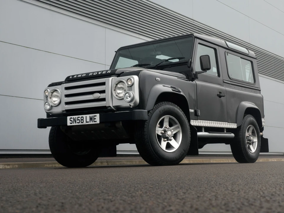 2008 Land Rover Defender 110 - Image 14 of 31