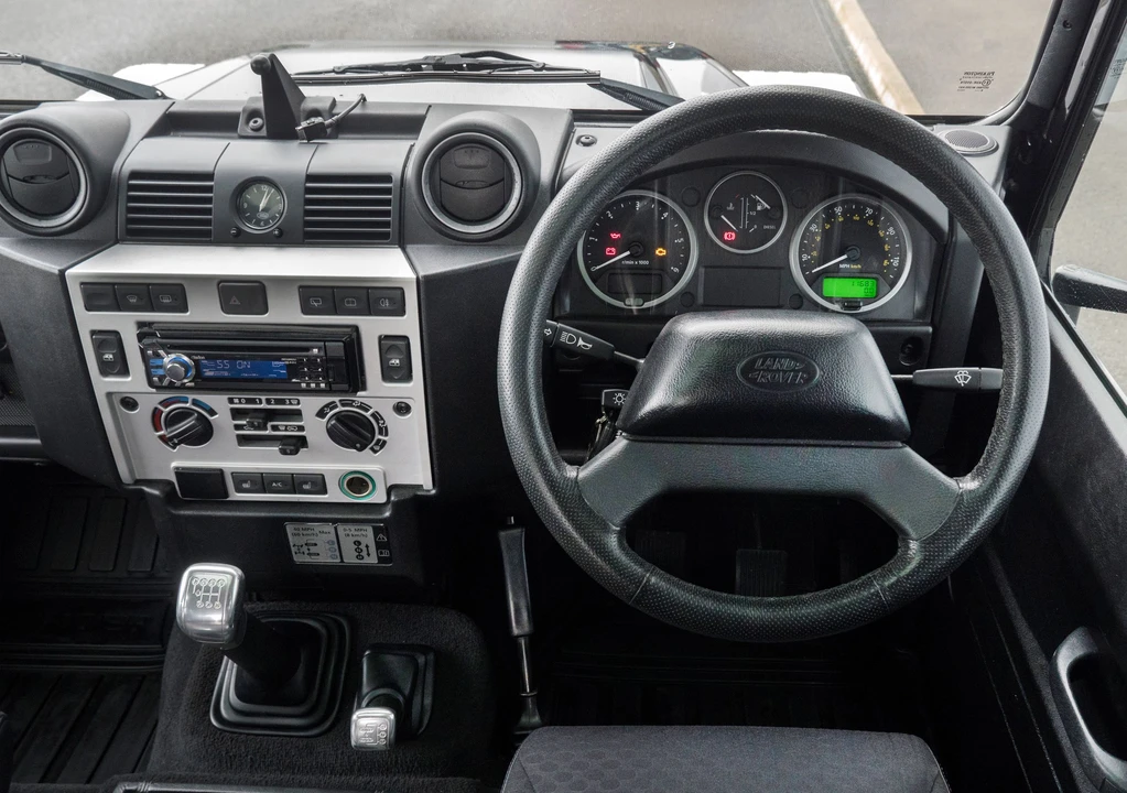 2008 Land Rover Defender 110 - Image 9 of 31
