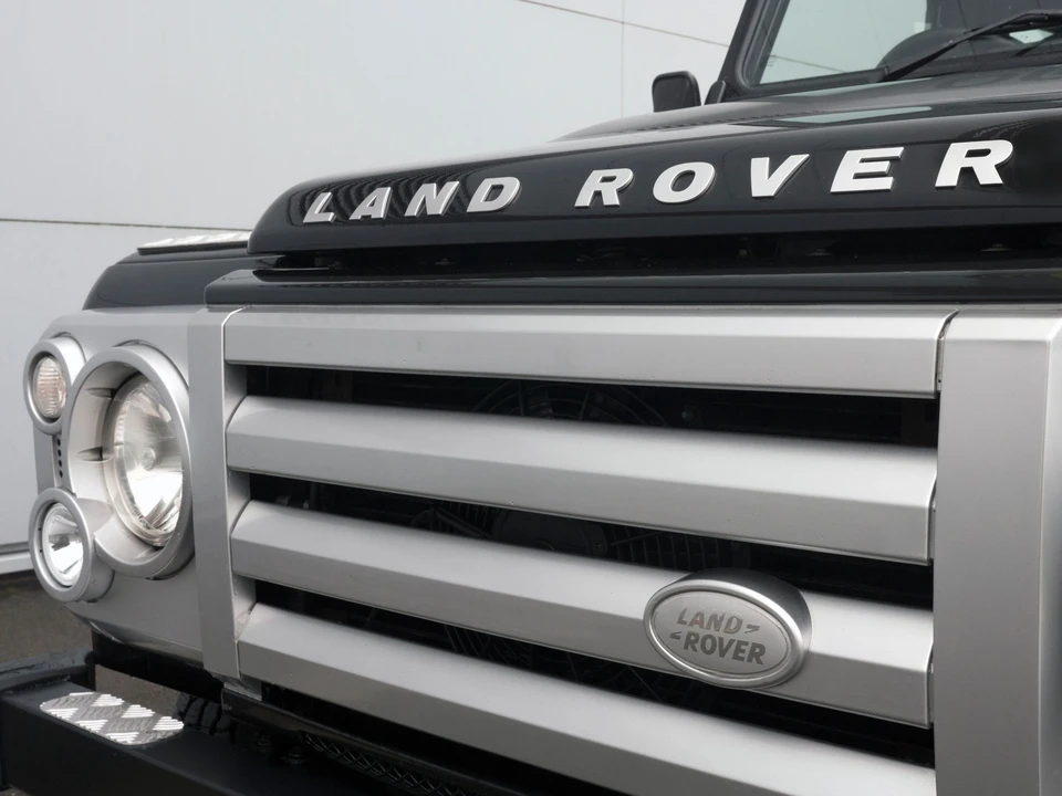 2008 Land Rover Defender 110 - Image 19 of 31