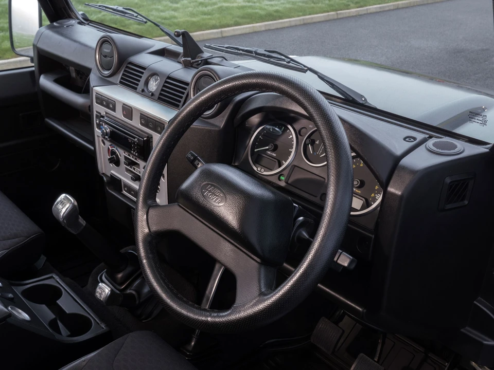 2008 Land Rover Defender 110 - Image 10 of 31