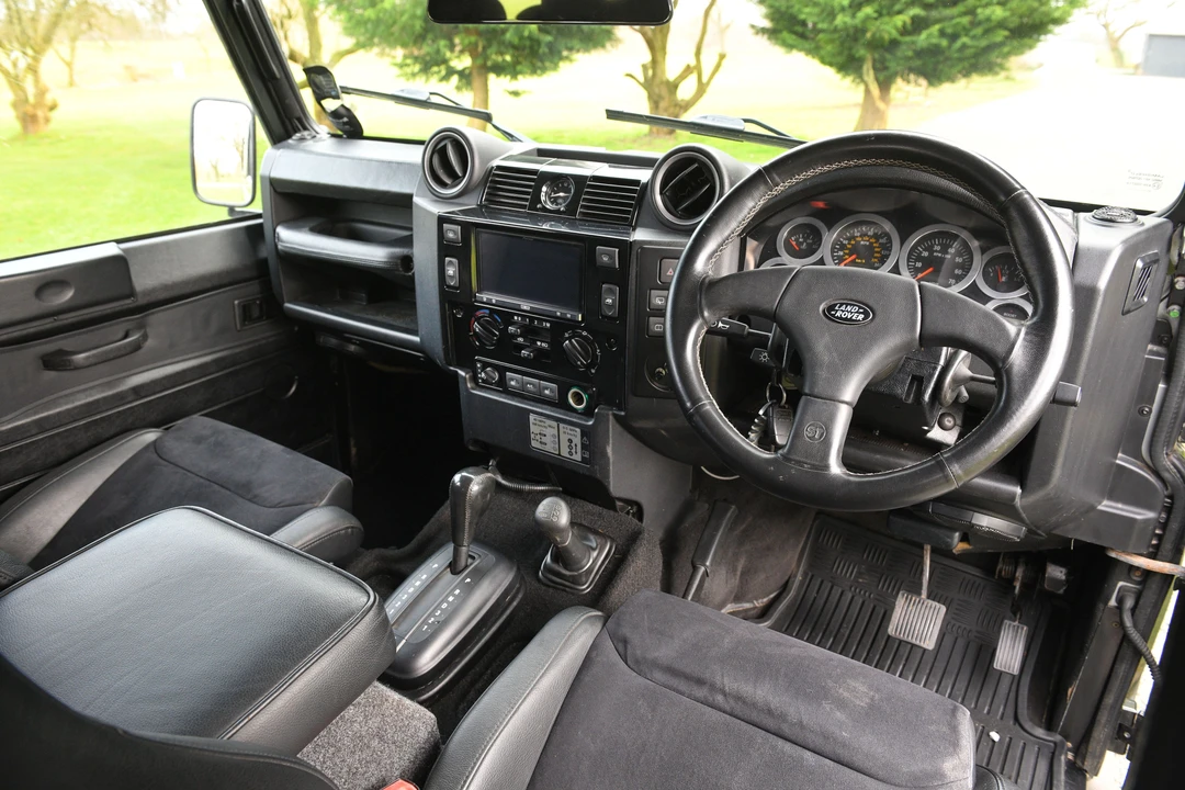 2008 Land Rover Defender 110 - Image 9 of 31