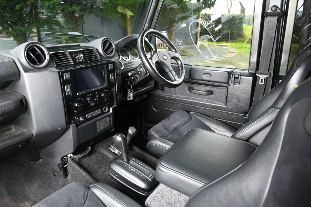 2008 Land Rover Defender 110 - Image 14 of 31