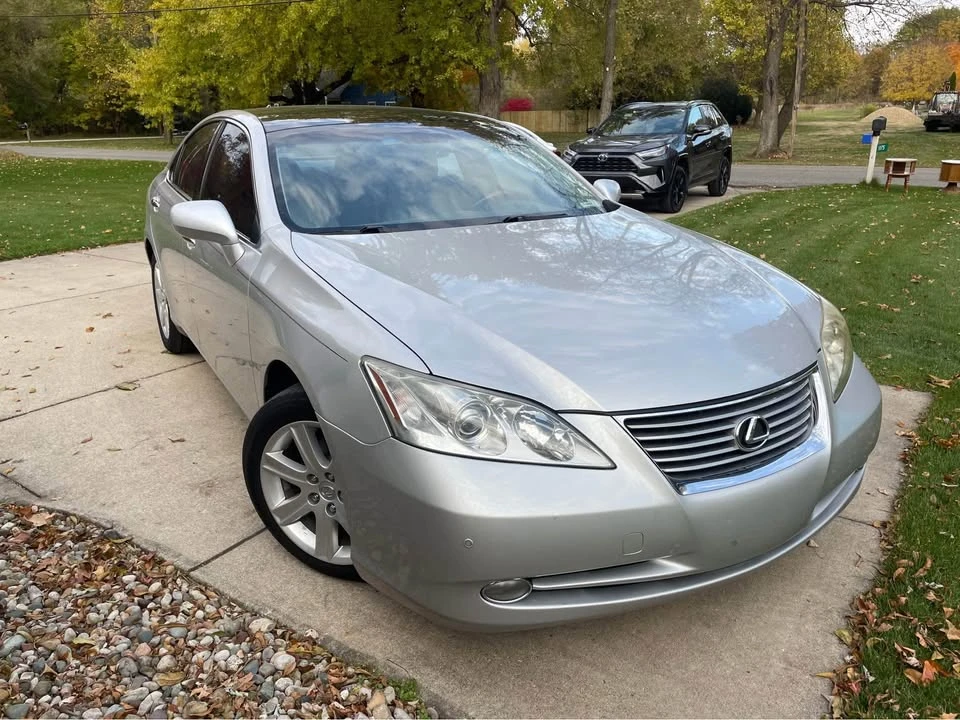 2008 Lexus ES 4th Gen - Image 2 of 9